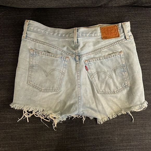 Levi’s 501 denim shorts - Picture 2 of 3